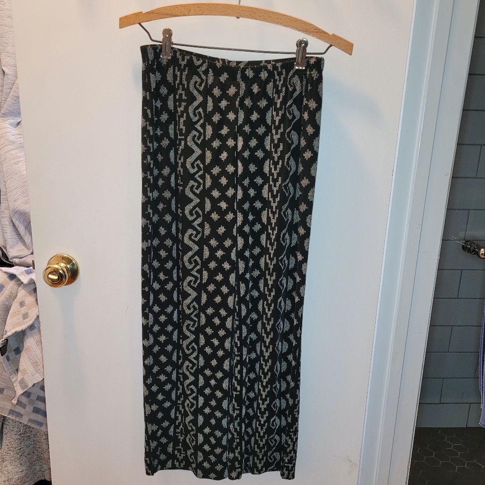 Chico's Travelers Abstract Print Crops